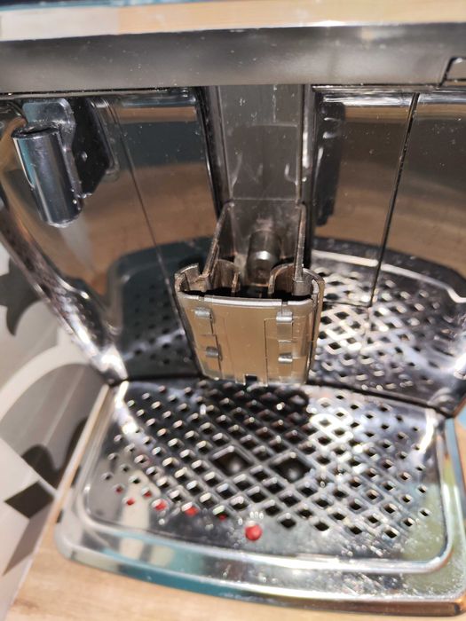 Гаранционен! Кафеавтомат Philips EP3241/50 LatteGo + подарък