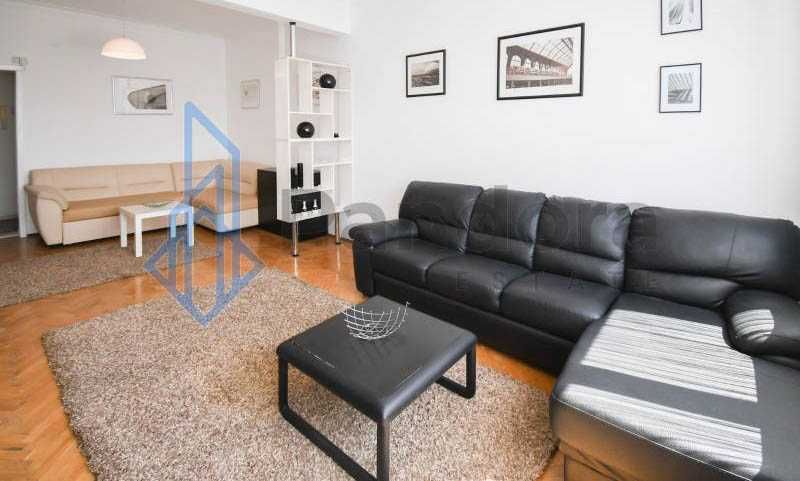 Двустаен апартамент под наем в Център