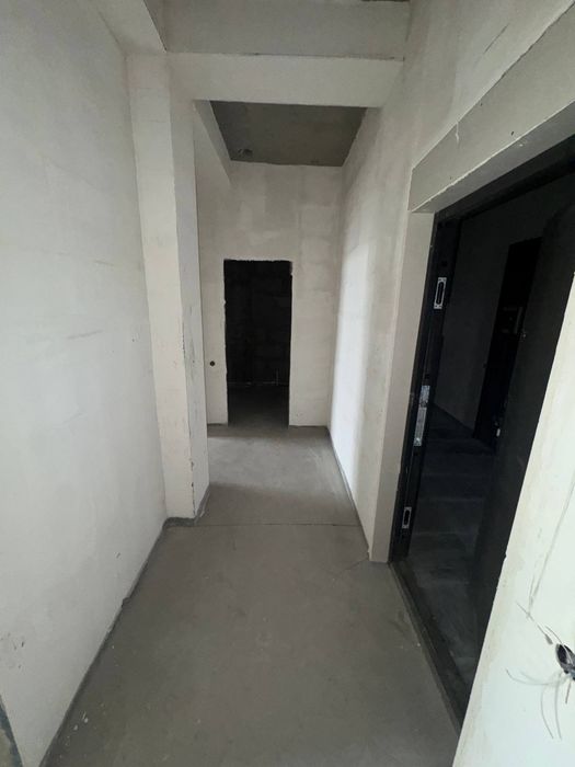 Урганч шахрида Ал-Хоразмий ситида 7-қаватда 2 хонали уй сотилади.