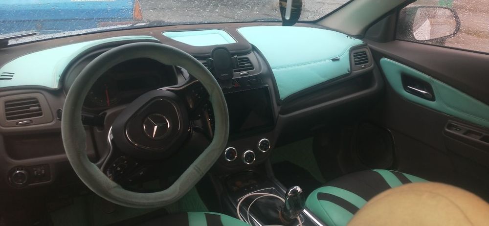 Кобилт сотилади.