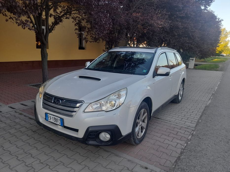 Vand subaru outbak 2015  2.0D cvt exclusive 150cp 265.000km cutie automata 6 trepte  motor cutie ok acte la zi