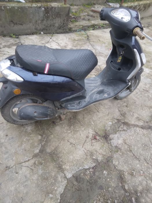 Vand scuter vespa de 125 cc
