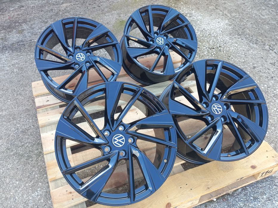 18"VW GTI GTD PIANO BLACK 8ж ет40 Golf Passat Touran Tiguan Seat