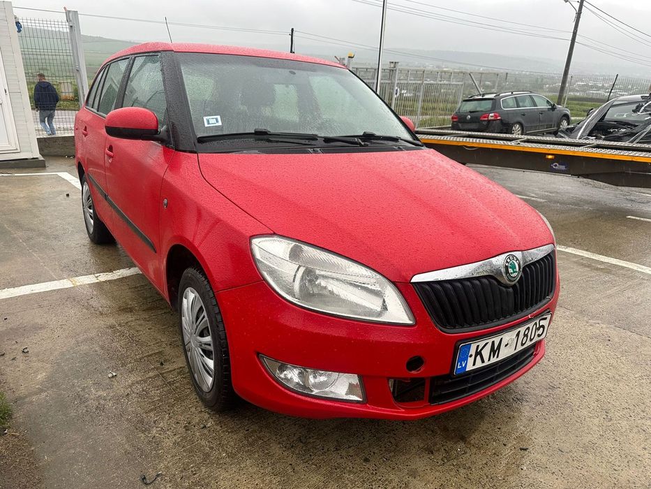 Dezmembrez / Dezmembrari / Piese / Accesorii Skoda fabia 2 facelift 2011 hatchback 1.2 tsi CBZ volan stanga