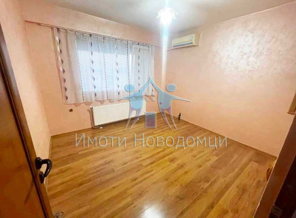 Продава се двустаен апартамент в гр.Шумен, кв.Добруджа.