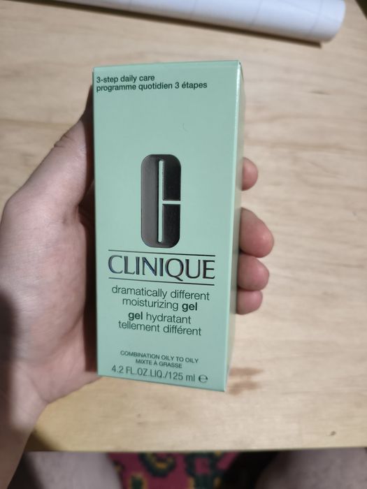 Clinique Dramatically Different Moisturizing жирная кожа Gel