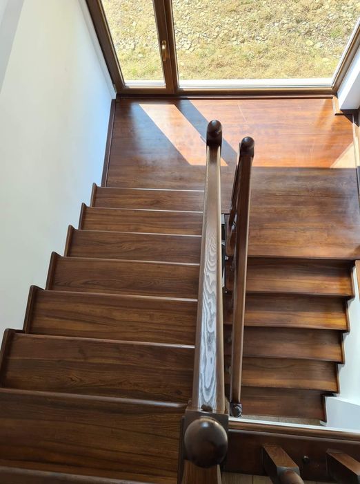 Scări din lemn masiv trepte, contratrepte