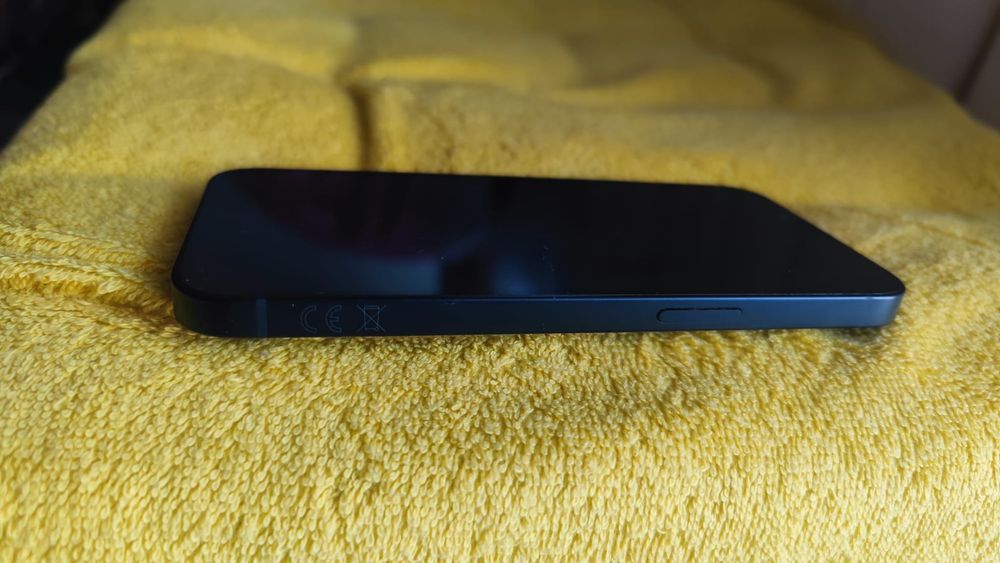 Vând schimb iPhone 13