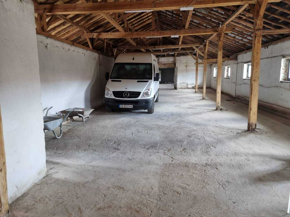 Дава се под наем Склад в Раковски - 750 кв.м за 1500 € - Снимка #3