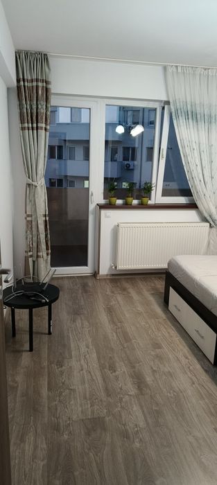 Apartament decomandat de închiriat