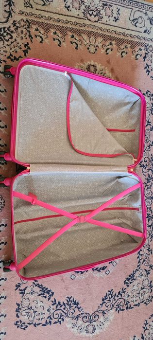 Твърд ABS куфар 76 см. с четири колелца Gabol