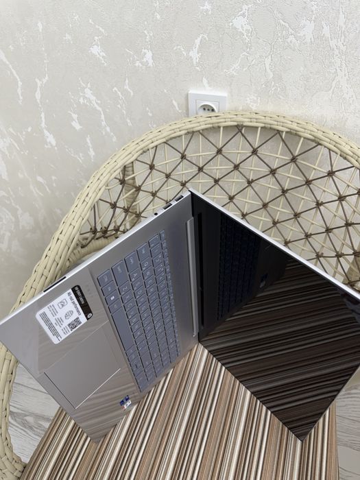 Продам HP Envy 17-cw0023dx 17.3"Touchscreen i7-13700H 16GB RAM 1TB SSD