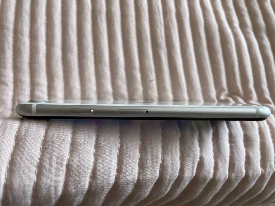iPhone se 2020 / 64gb в ИДЕАЛЕ