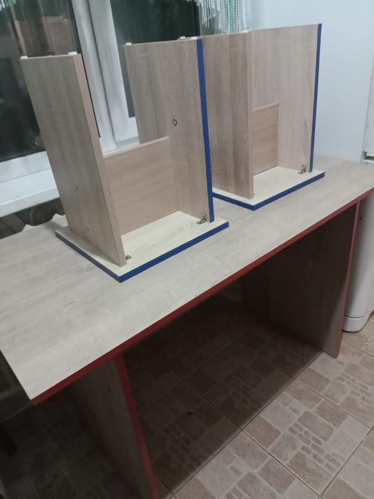 Продам Стол с 2 стульями