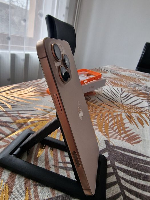 Vând iPhone 16 Pro Max  Desert Titanium, 256 GB