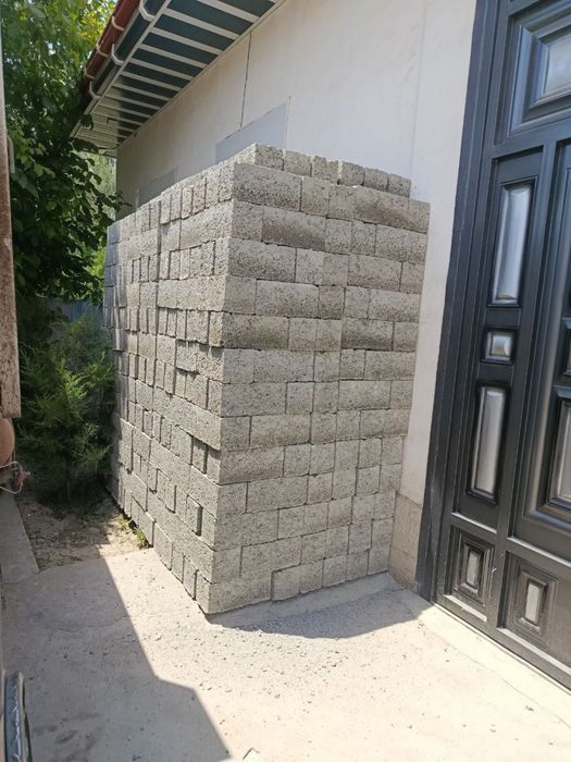 2000 Jomboy Shlaka bloklari va boshqa turdagi yuk tashish xizmatlari.