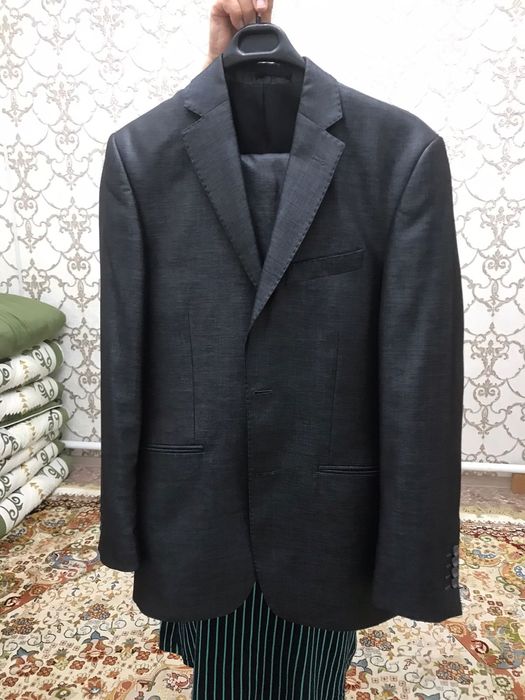 Продам костюм 46