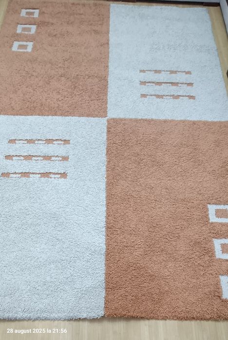 Vând covor pentru living 2/3 metri.