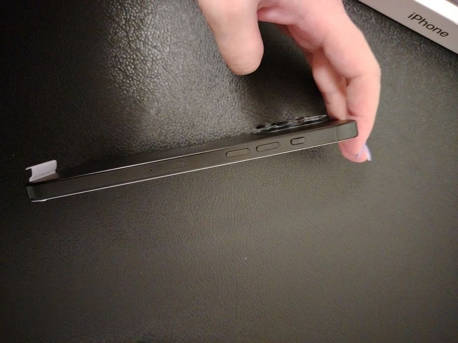 Продаю Айфон 16 про макс