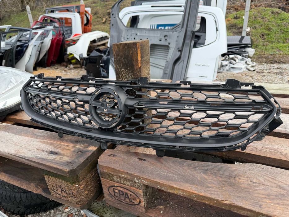 Решетка Opel Corsa F