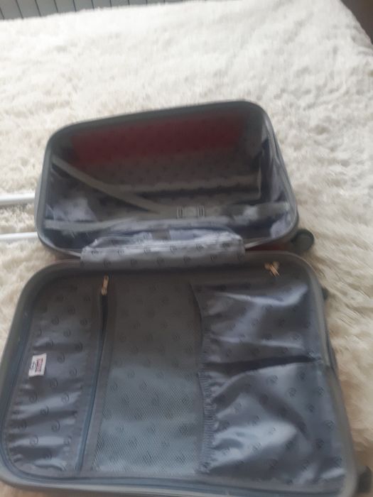 Продам чемодан б/у