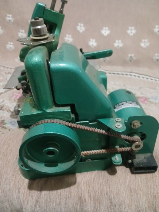 Продам швеиная машинка  оверлок.