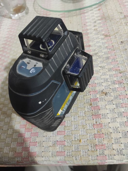 Vând laser Bosch GLL 3-80