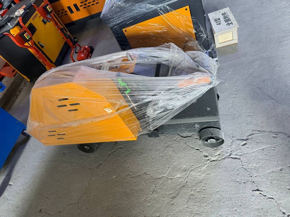 резак для арматуры. выпрямляет проволоку арматуры