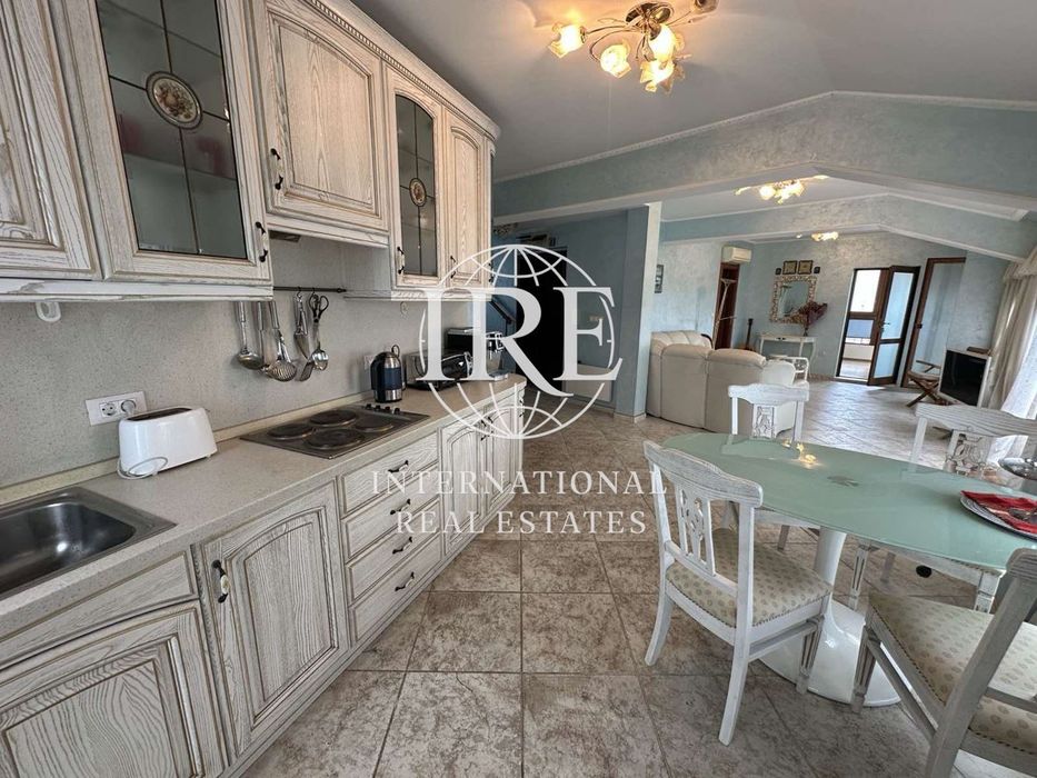 Продава се Четиристаен апартамент в Варна, Център - 188 кв.м за 1112 €/кв.м - Снимка #3