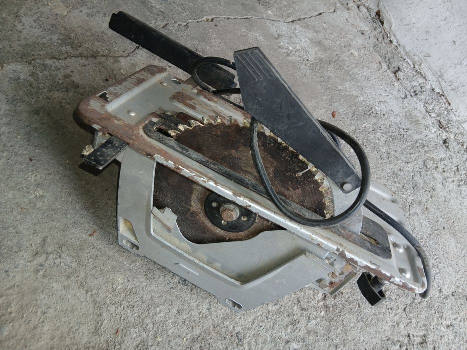 De vinzare circular foarte puțin folosit.