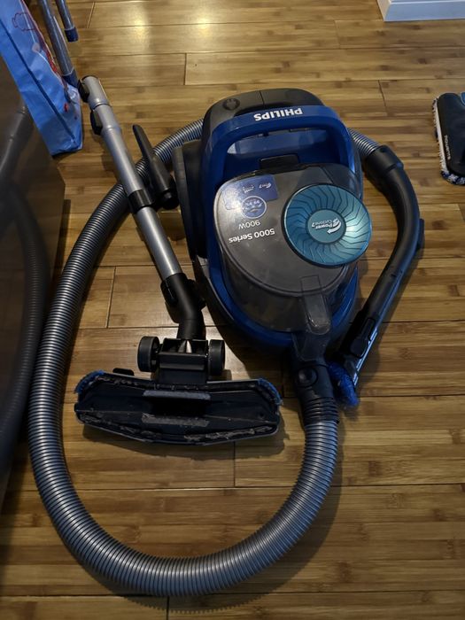 Aspirator fără sac Philips PowerCyclone – 900W
