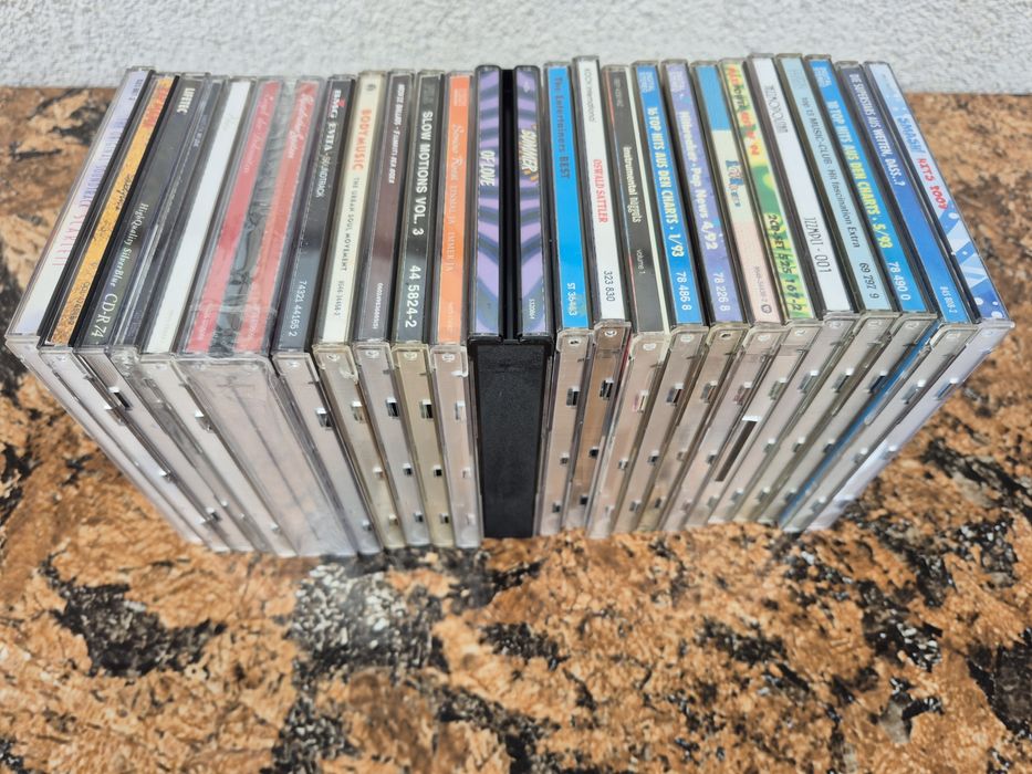 Vând 26 CD muzica usoara mixta straina artisti internationalii

- Tot