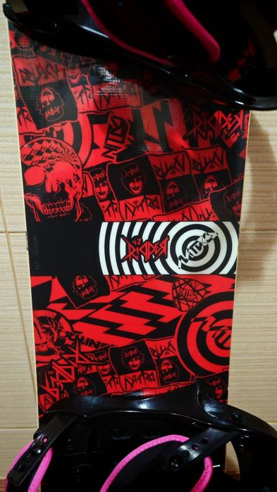 Placa snowboard Nitro 142 cm-legaturi boots Burton dama
