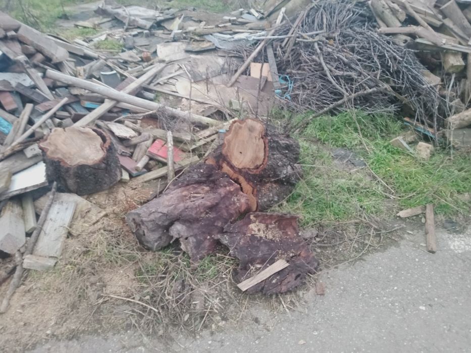 Lemne tăiate uscate pentru foc