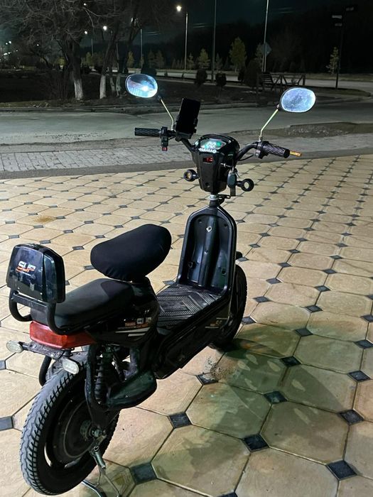 Скутер SUP на ходу