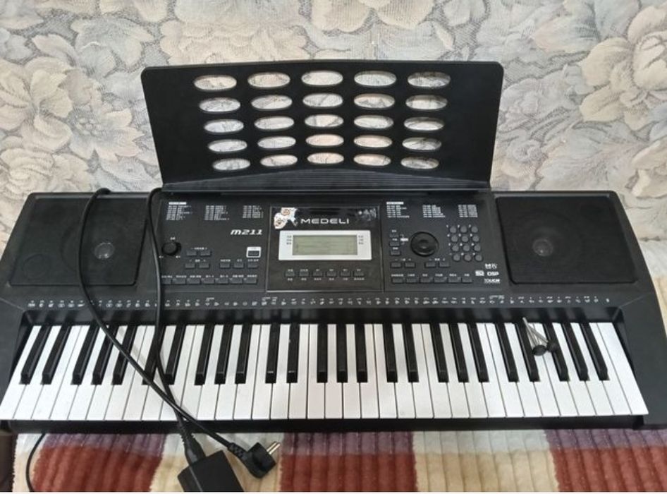 Синтезатор Medeli m211, в отличном состояние.