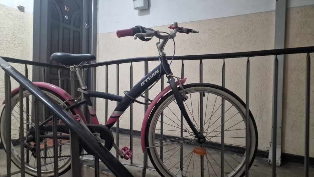 Bicicleta  pt fete