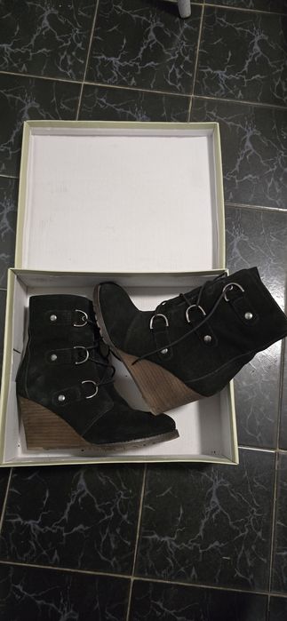 Botine din piele întoarsă