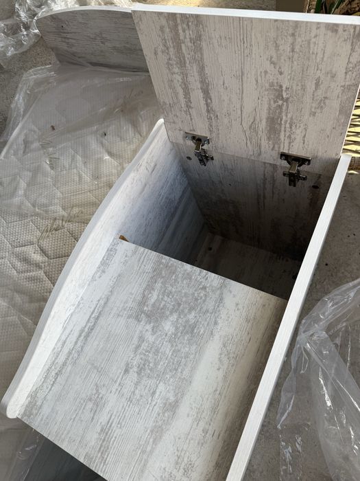 Детско бяло легло с две шкафчета и един скрин тип ракла с три чекмедже