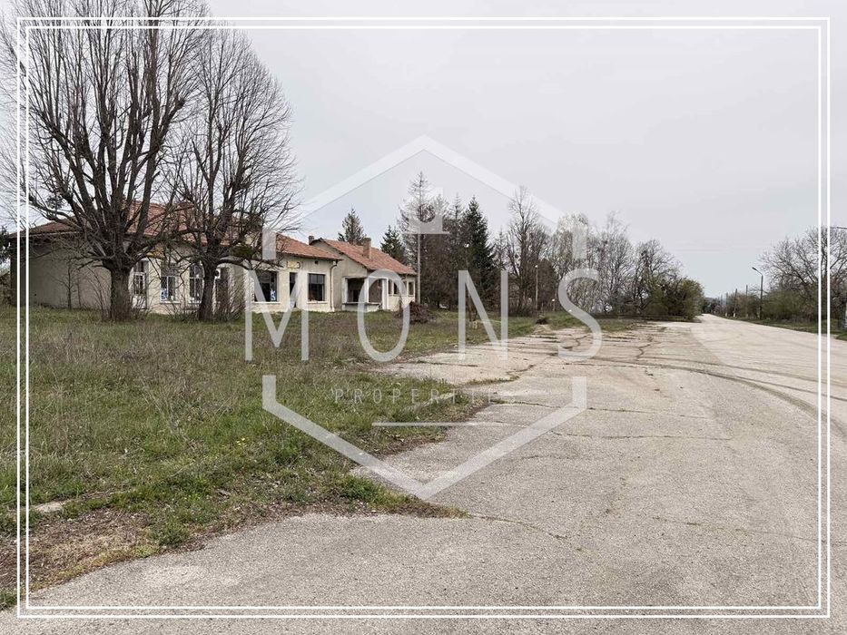 Парцел в Търговище, област-с.Ястребино площ 306 цена 40000