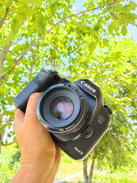 Canon 5D mark3 sotiladi obektiv 50mm 1.8