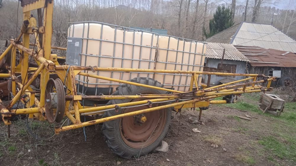 Продам опрыскиватель захват  18м.