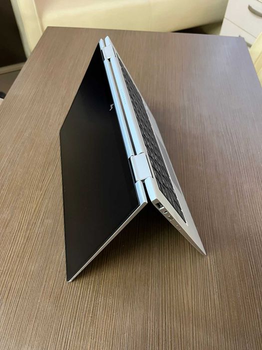Продавам лаптоп HP Elitebook x360 1030 G3 TOUCH