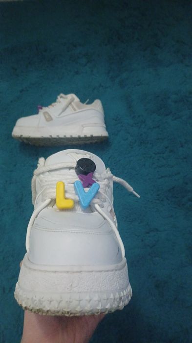 Adidași LV maxi white