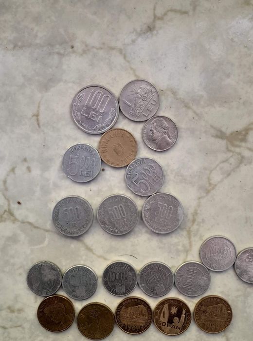 Vând monede vechi