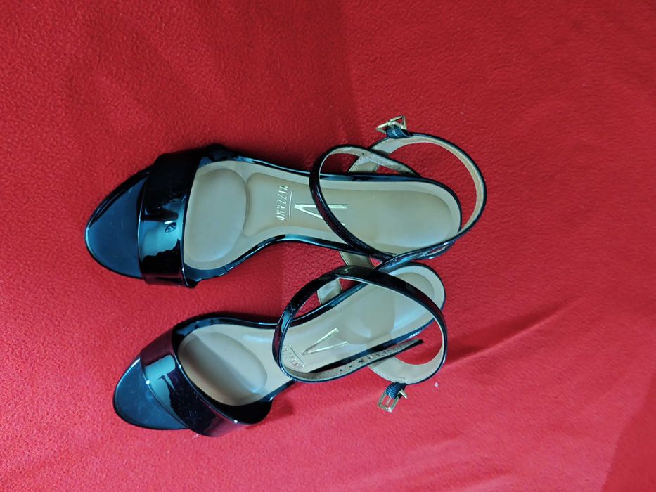 Sandale elegante,din lac,pentru evenimente cu stil