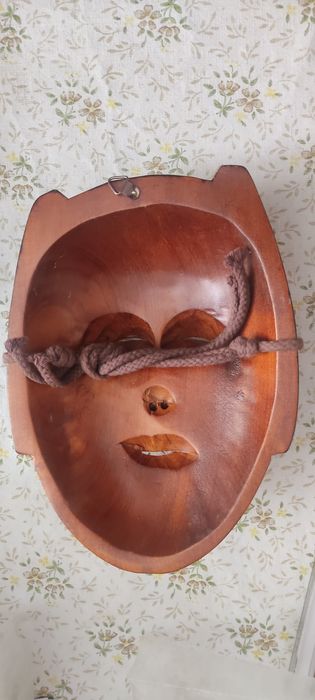 Маска, дерево, лак