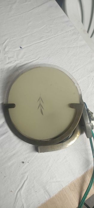 Лампион и за стената