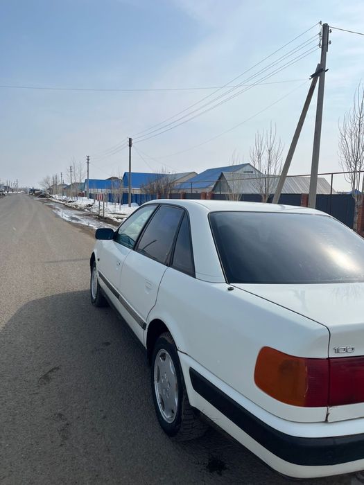 Продам машину ауди 100