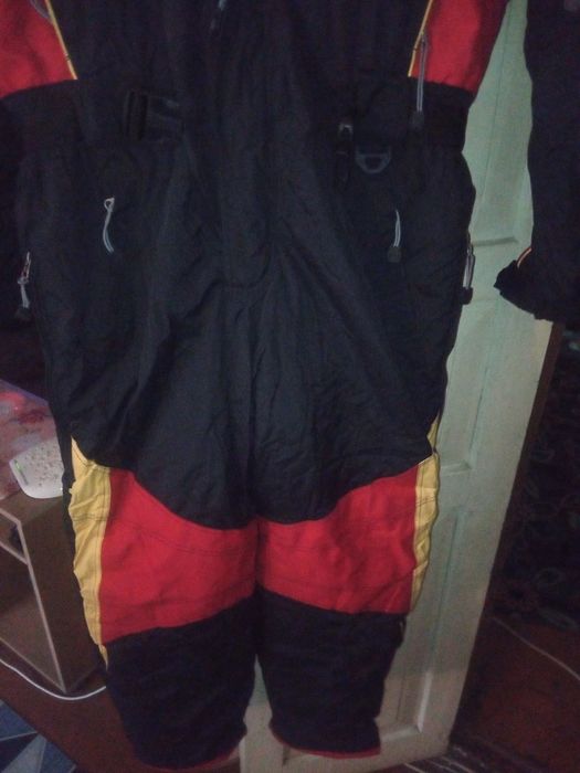 Горнолыжный костюм.